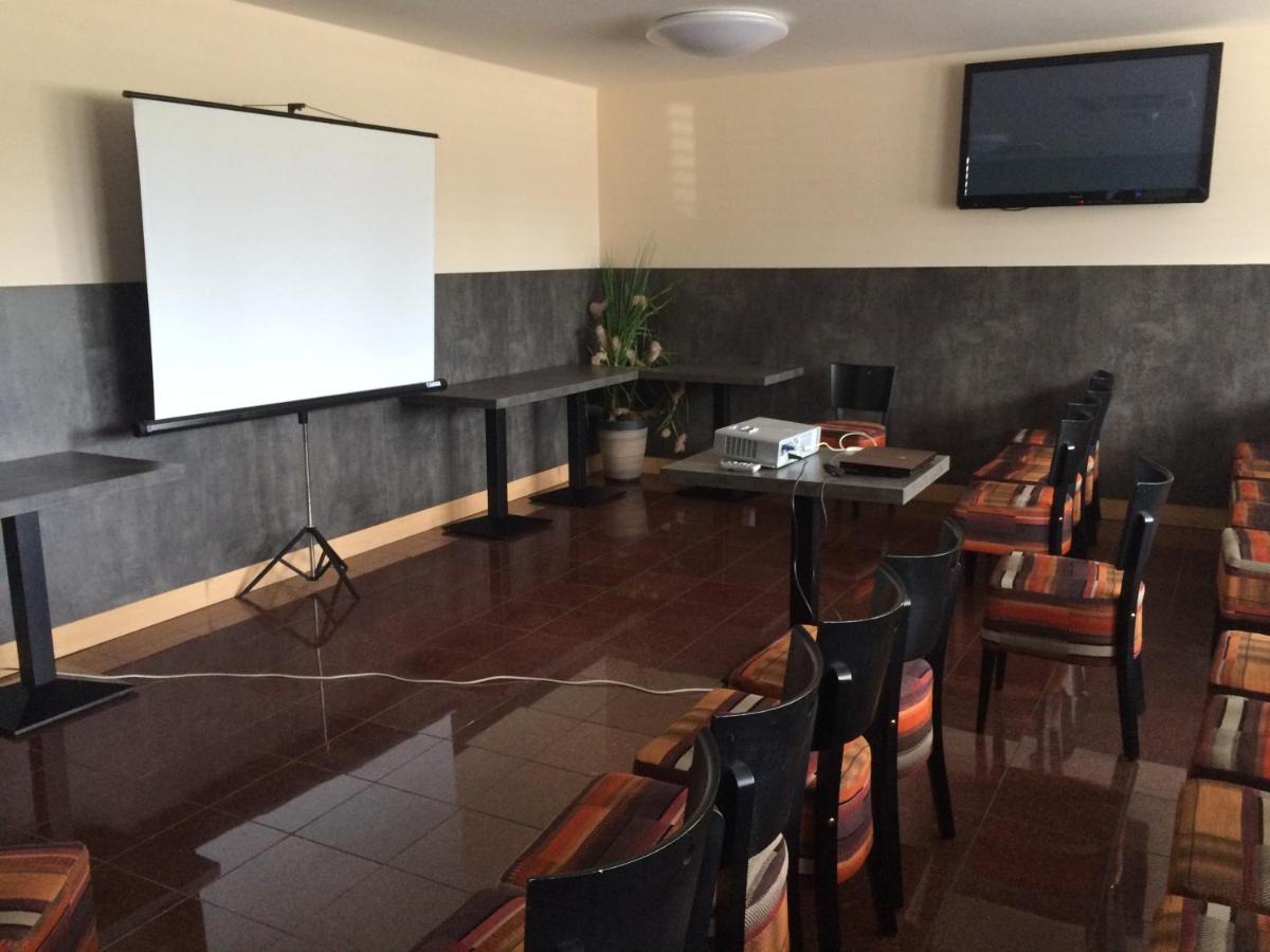 Hotel Arena شوموتوف المظهر الخارجي الصورة
