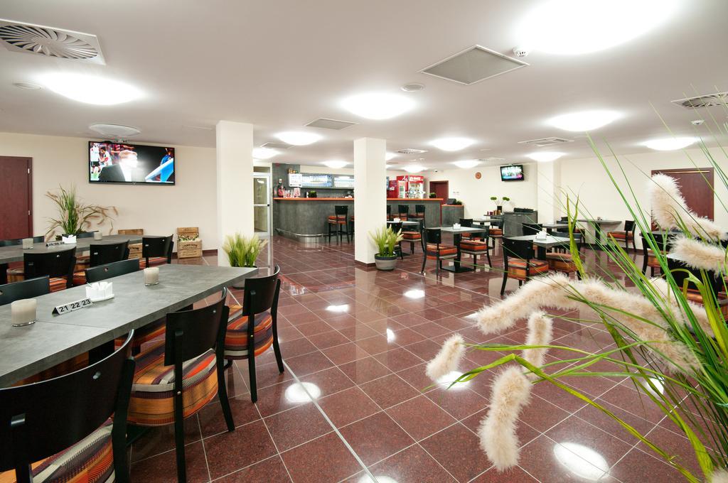 Hotel Arena شوموتوف المظهر الخارجي الصورة