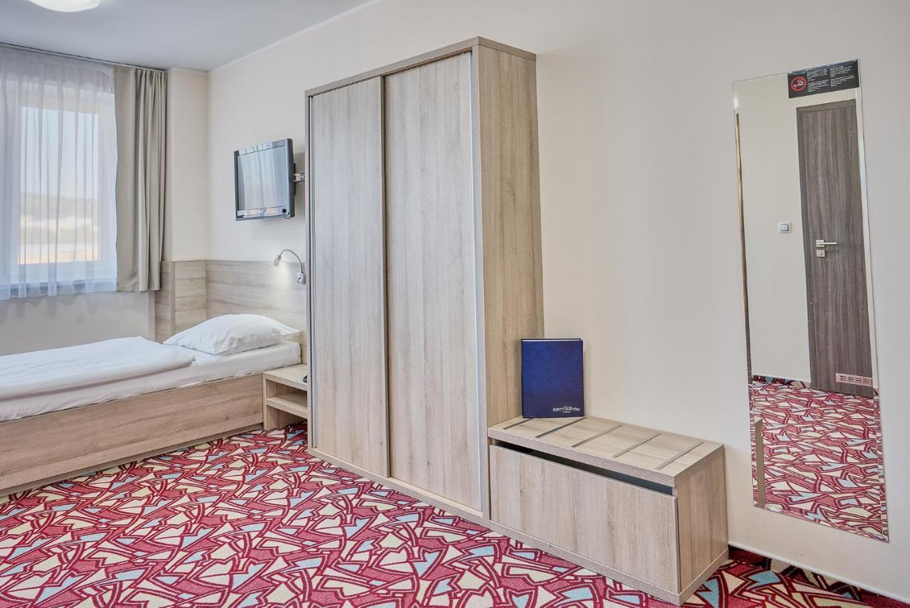 Hotel Arena شوموتوف المظهر الخارجي الصورة